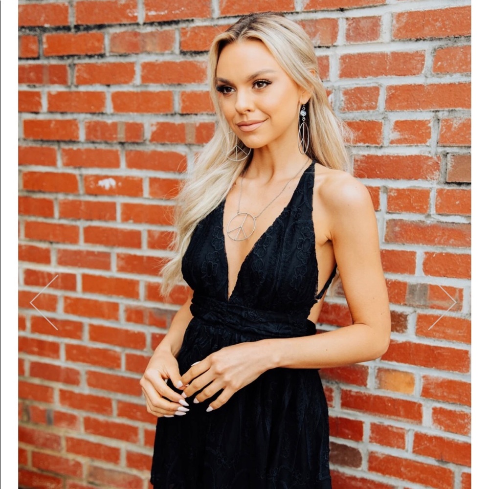 NWT-SOMETHIN' BOUT YOU TOP - BLACK- LARGE